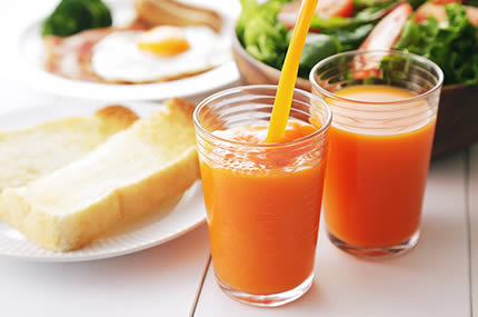 räuterhaus Sanct Bernhard: Oranger Vitalsaft und ausgewogenes Frühstück